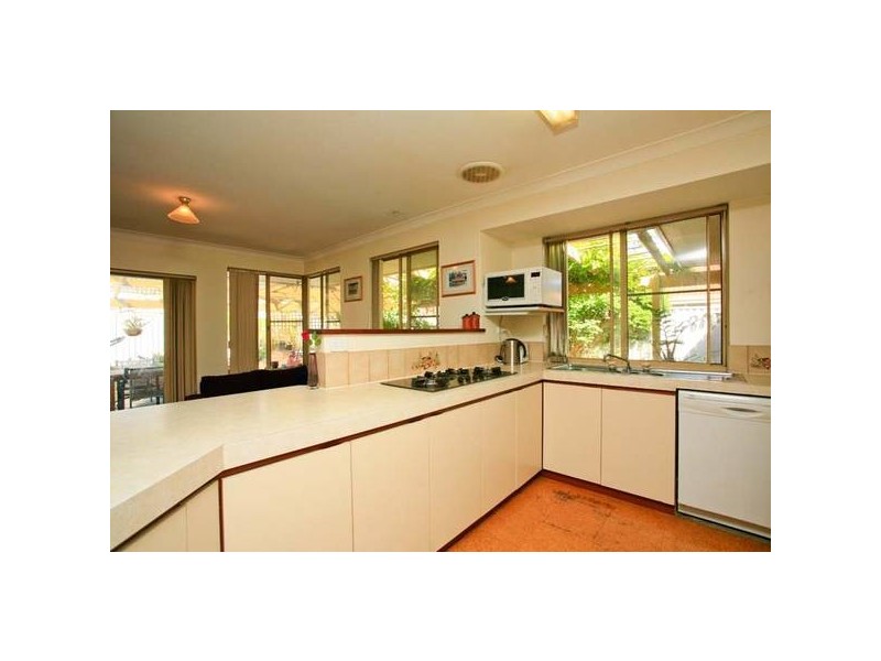 8 Leopold Court, Woodvale WA 6026