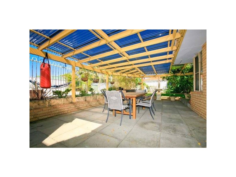 8 Leopold Court, Woodvale WA 6026