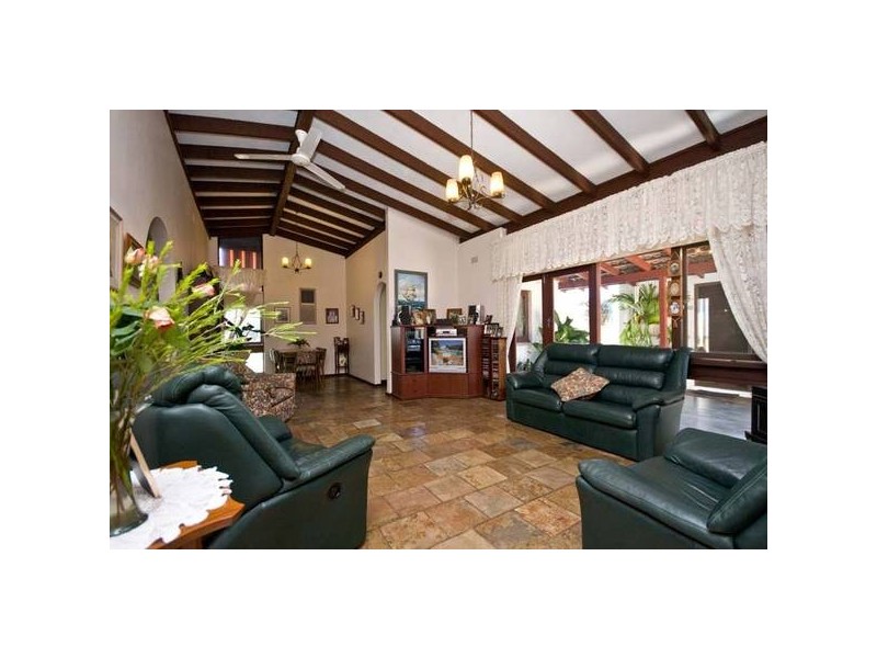 8 Taywood Drive, Wanneroo WA 6065