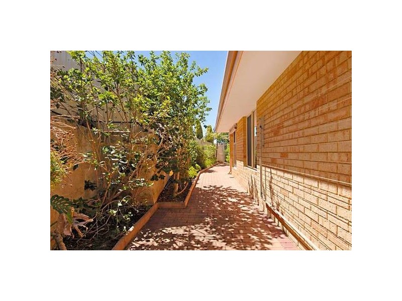 7 FERN PLACE, Woodvale WA 6026