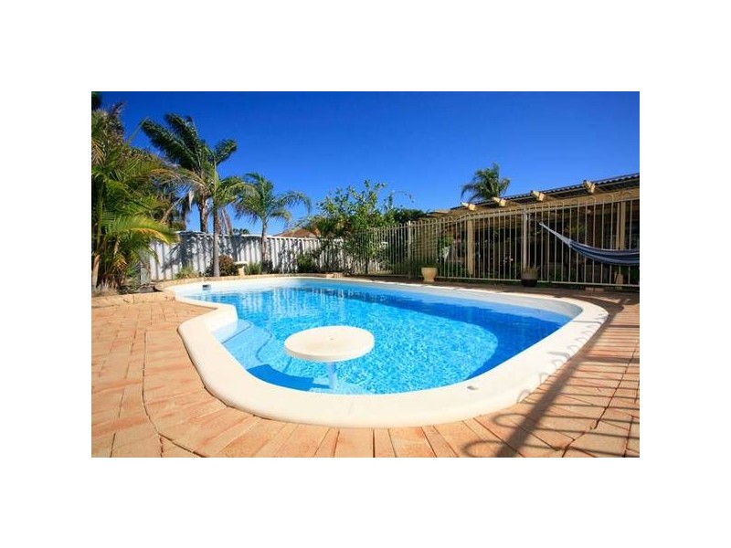 8 Leopold Court, Woodvale WA 6026