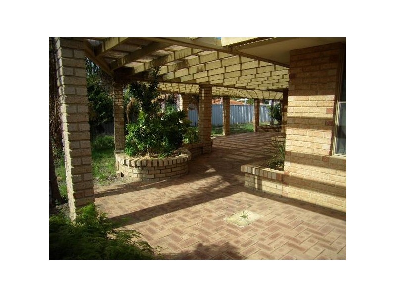 11 Pepperwood Grove, Woodvale WA 6026