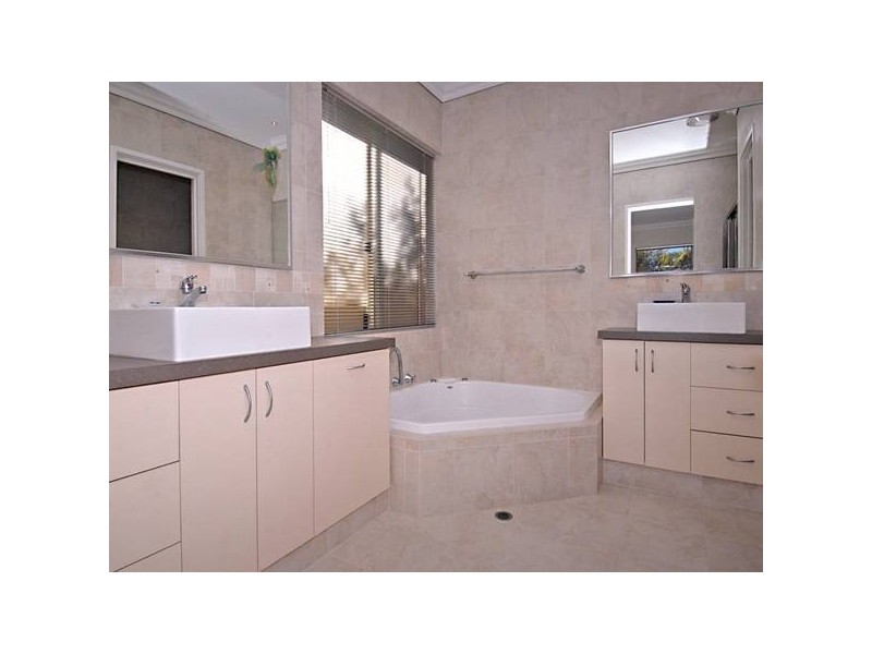 2 Lilac Hill, Madeley WA 6065