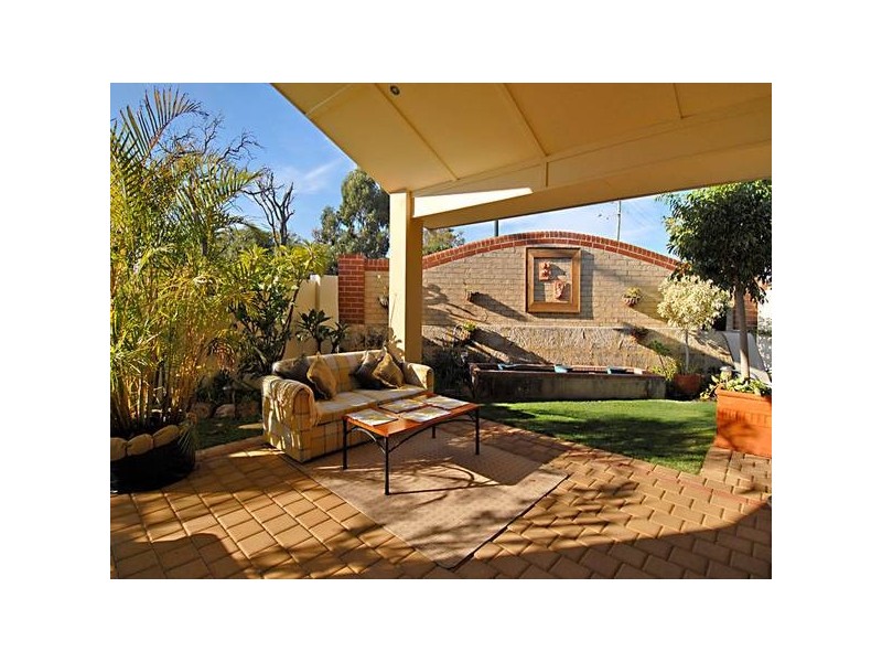 2 Lilac Hill, Madeley WA 6065