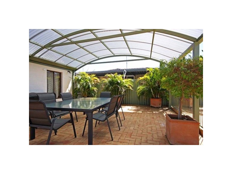 8 TAYWOOD DRIVE, Wanneroo WA 6065