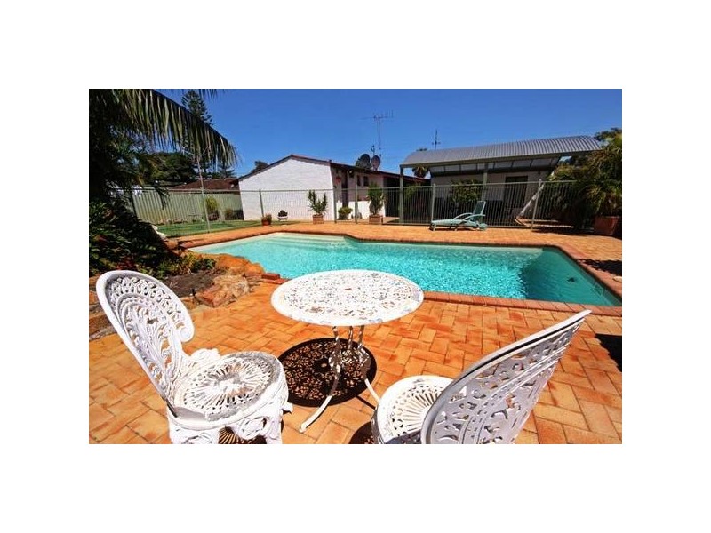 8 TAYWOOD DRIVE, Wanneroo WA 6065