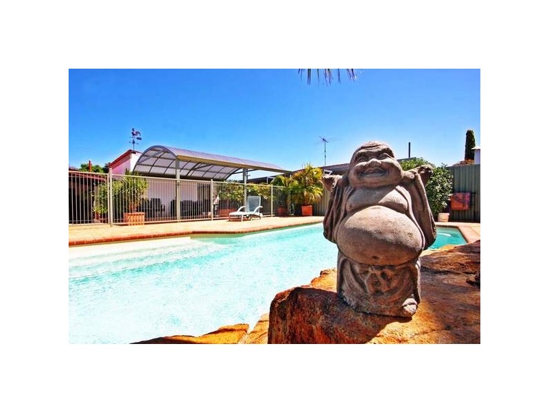 8 TAYWOOD DRIVE, Wanneroo WA 6065