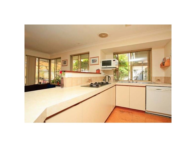 8 Leopold Court, Woodvale WA 6026