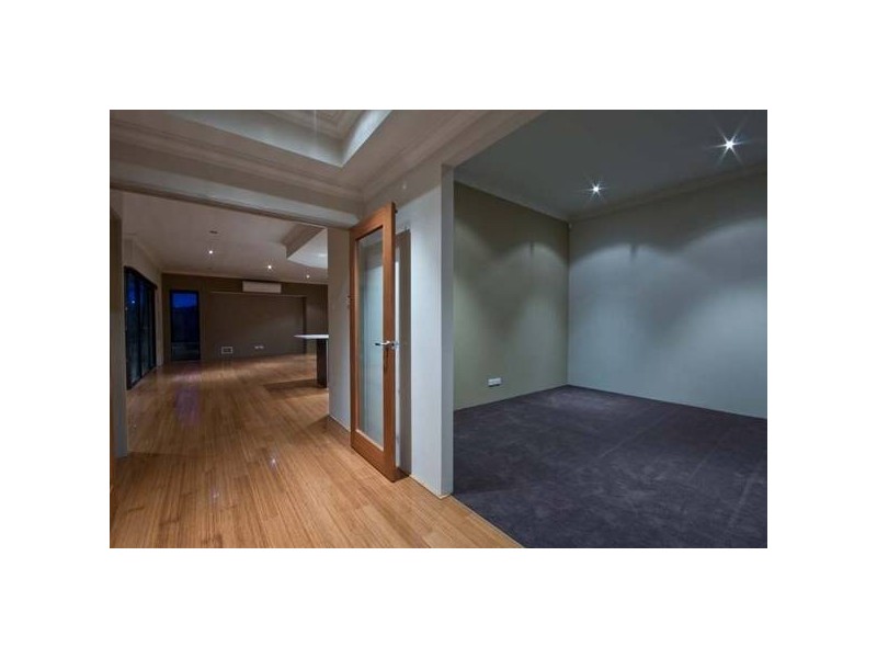 25 Goshawk Street, Tapping WA 6065