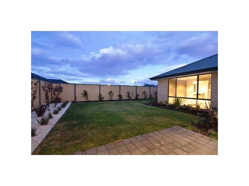 25 Goshawk Street, Tapping WA 6065