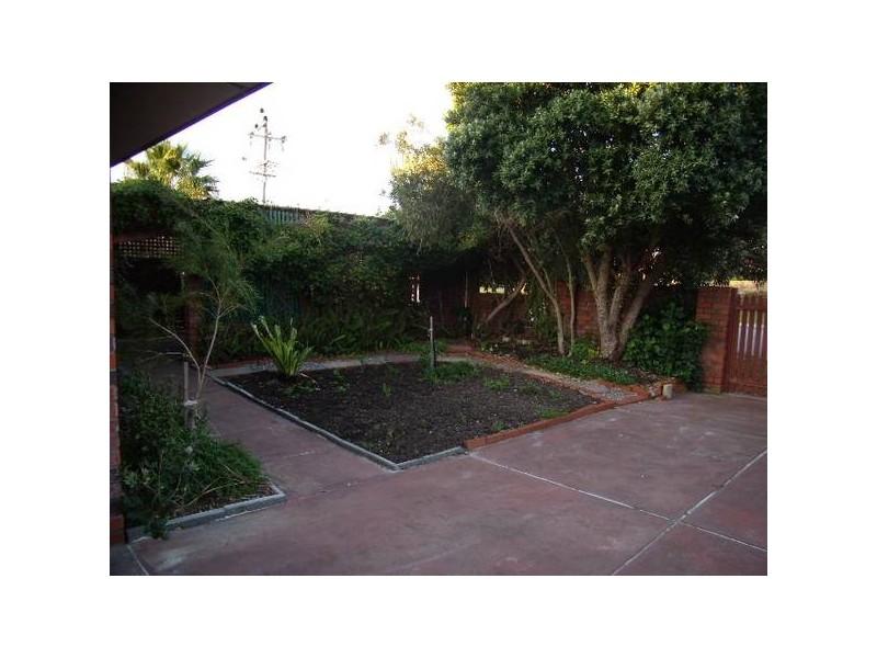 2/20 Dempster Road, Karrinyup WA 6018