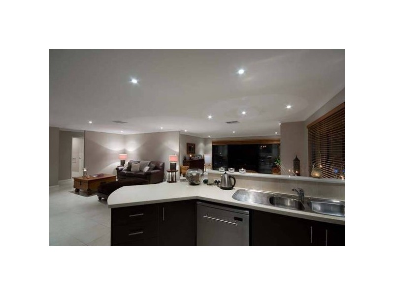 12 Grasmere Fairway, Tapping WA 6065