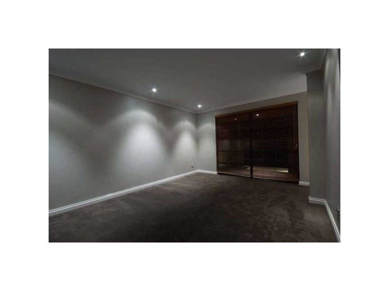 12 Grasmere Fairway, Tapping WA 6065