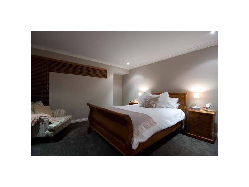 12 Grasmere Fairway, Tapping WA 6065