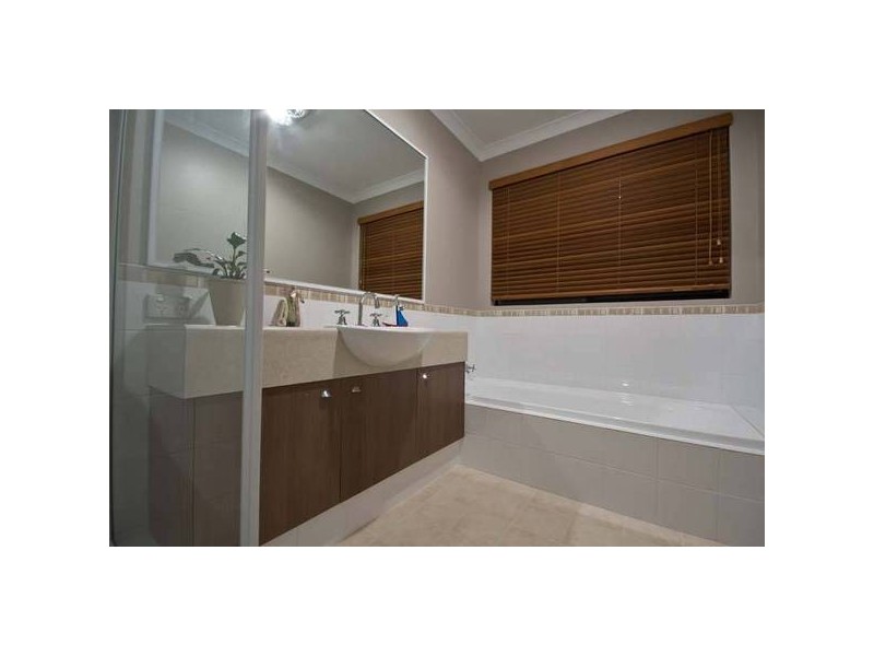 12 Grasmere Fairway, Tapping WA 6065