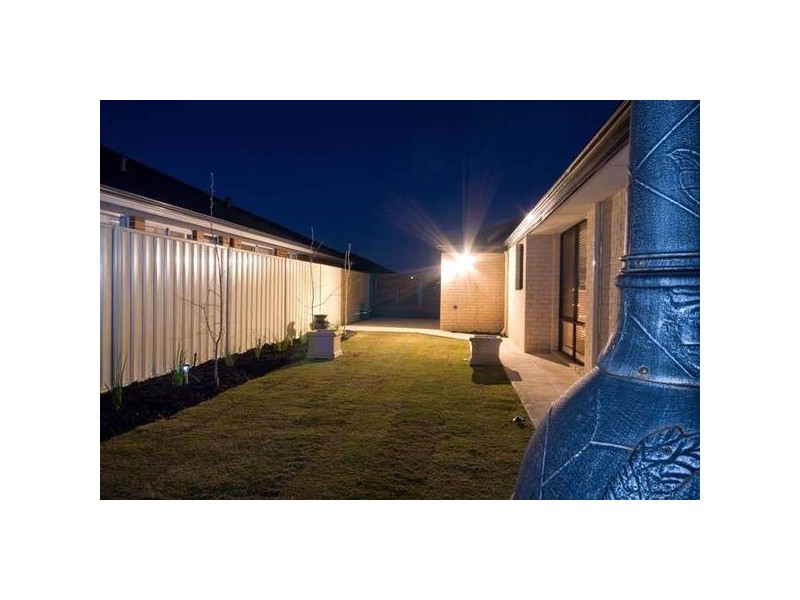 12 Grasmere Fairway, Tapping WA 6065