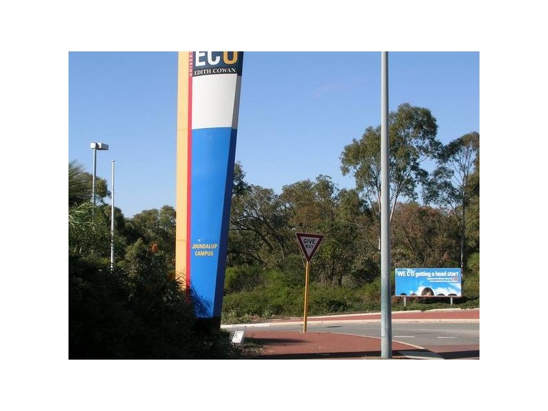 12 Grasmere Fairway, Tapping WA 6065