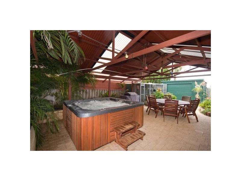 6 Woodlands Grove, Hocking WA 6065