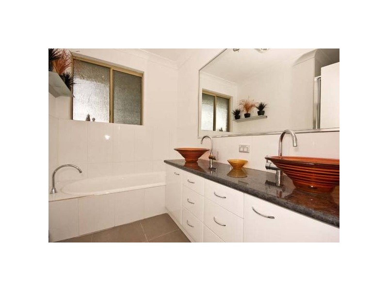 6 Woodlands Grove, Hocking WA 6065