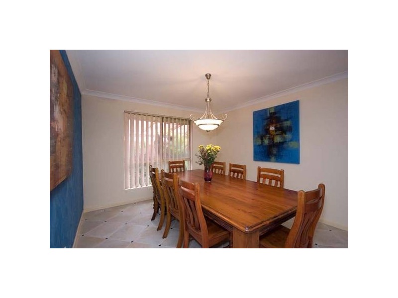 6 Woodlands Grove, Hocking WA 6065