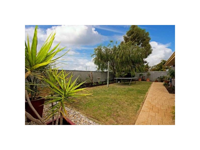 6 Woodlands Grove, Hocking WA 6065