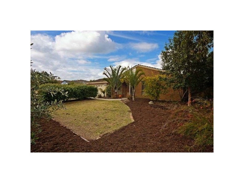 6 Woodlands Grove, Hocking WA 6065