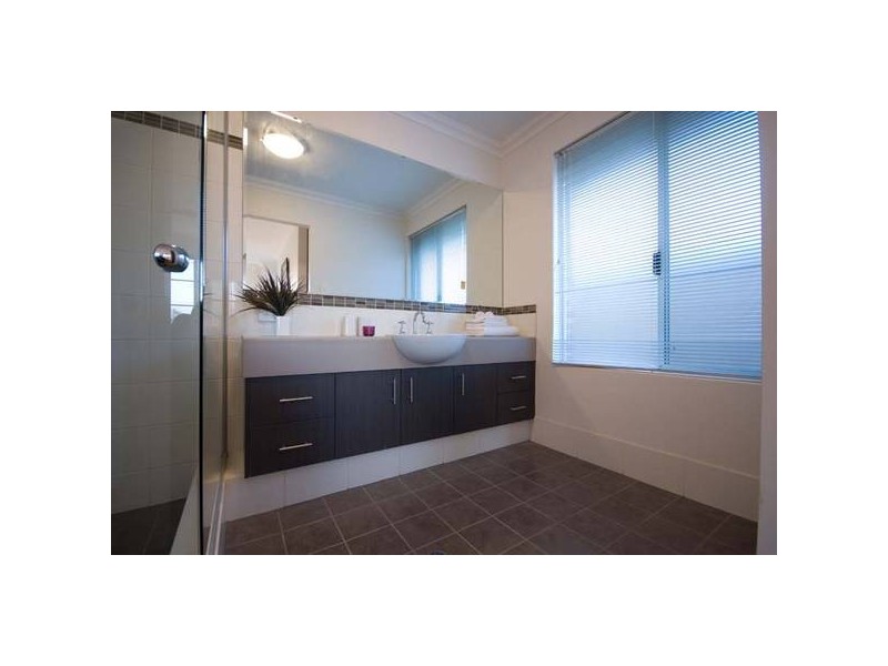 6 Leighton Gardens, Tapping WA 6065
