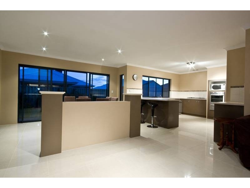 10 Leighton Gardens, Tapping WA 6065