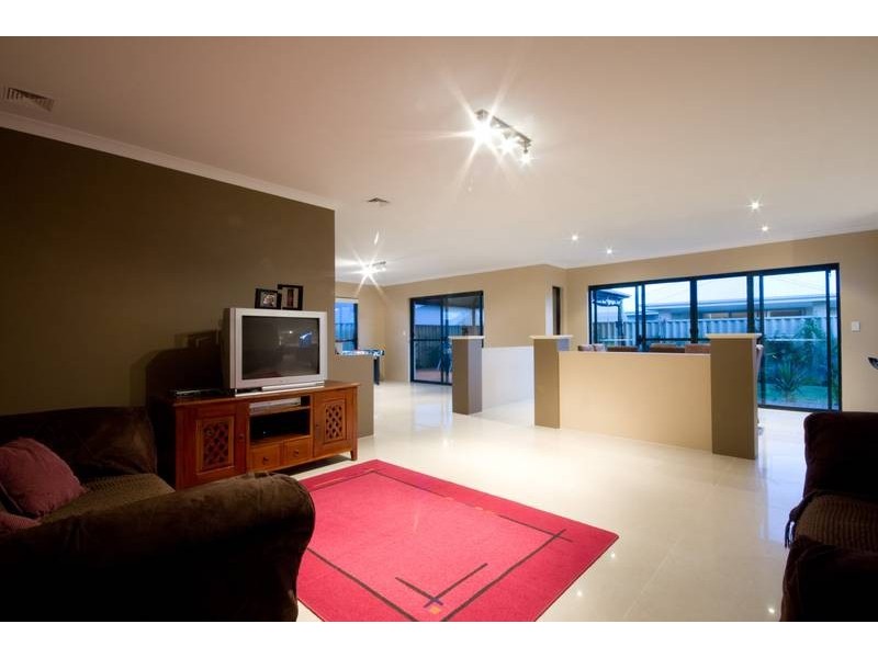 10 Leighton Gardens, Tapping WA 6065