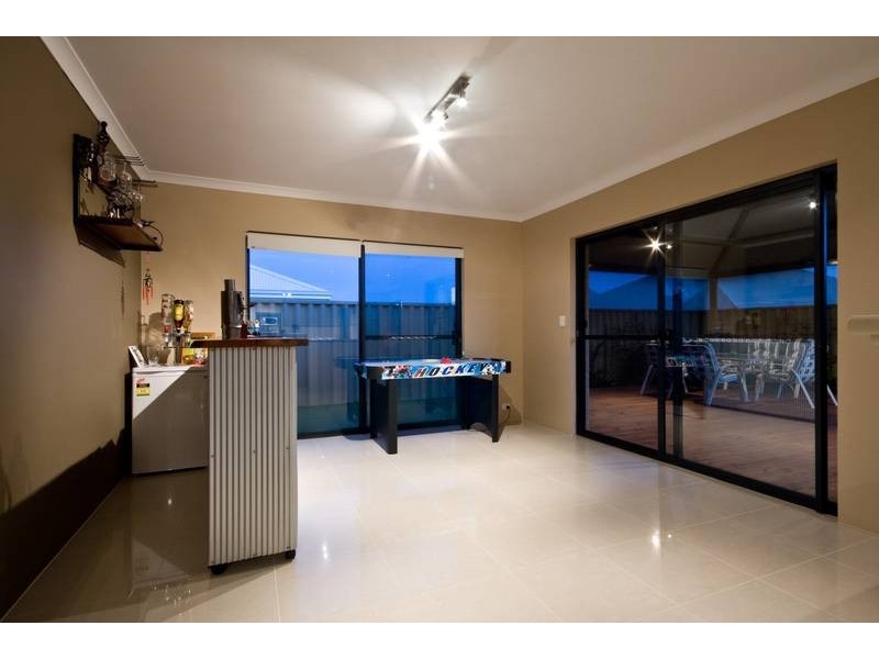 10 Leighton Gardens, Tapping WA 6065