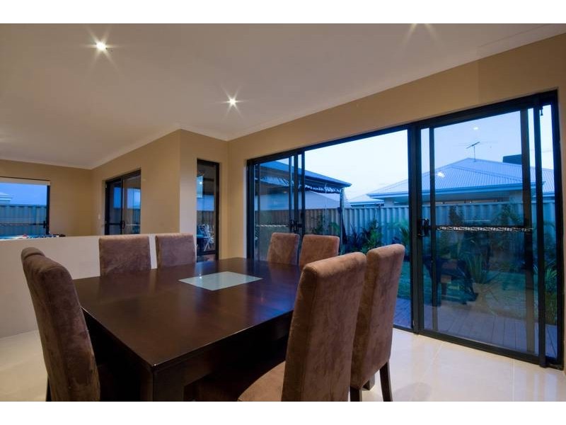 10 Leighton Gardens, Tapping WA 6065