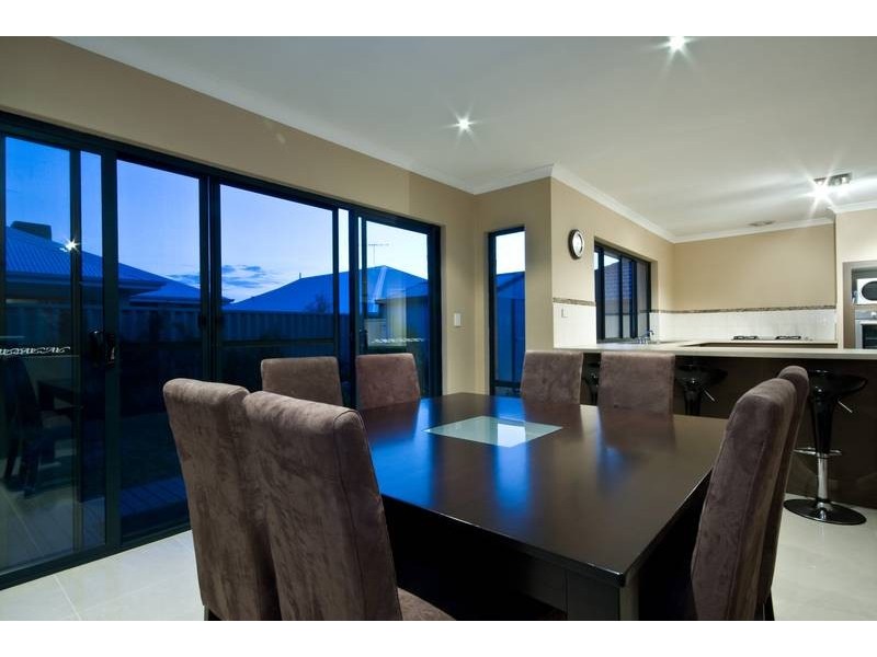 10 Leighton Gardens, Tapping WA 6065