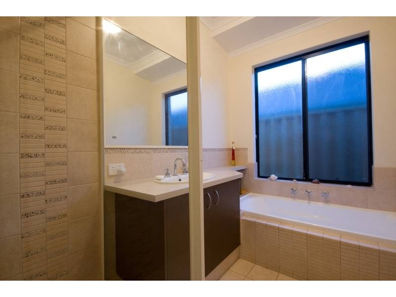 10 Leighton Gardens, Tapping WA 6065