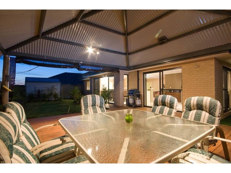 10 Leighton Gardens, Tapping WA 6065