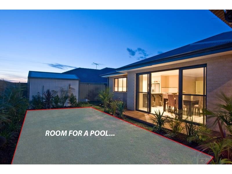 10 Leighton Gardens, Tapping WA 6065