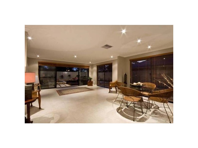 12 Grasmere Fairway, Tapping WA 6065