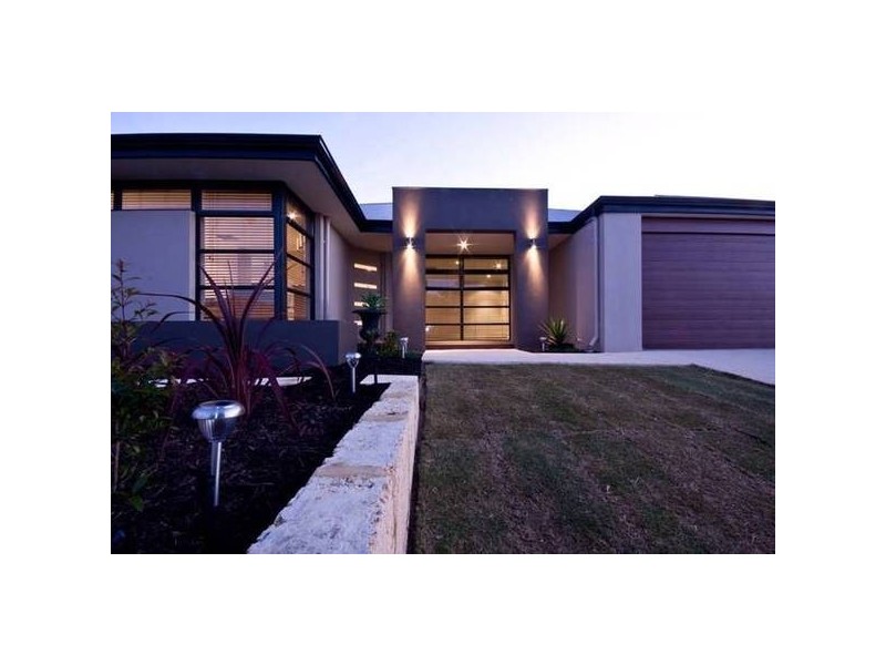 12 Grasmere Fairway, Tapping WA 6065