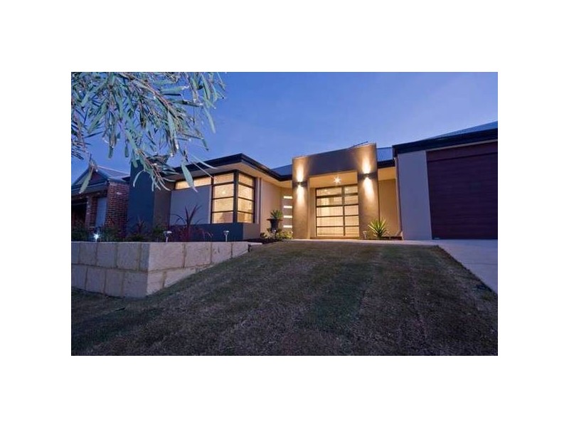 12 Grasmere Fairway, Tapping WA 6065