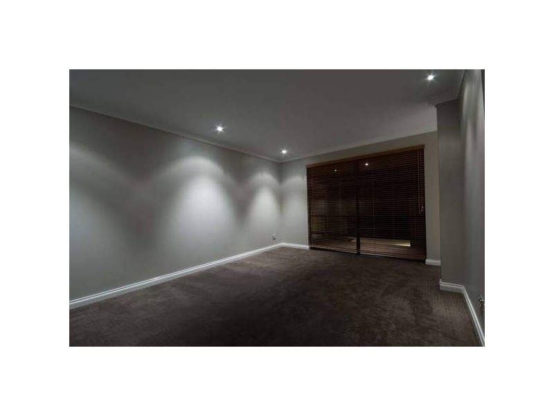 12 Grasmere Fairway, Tapping WA 6065