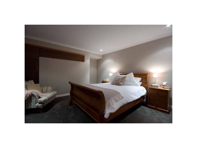 12 Grasmere Fairway, Tapping WA 6065