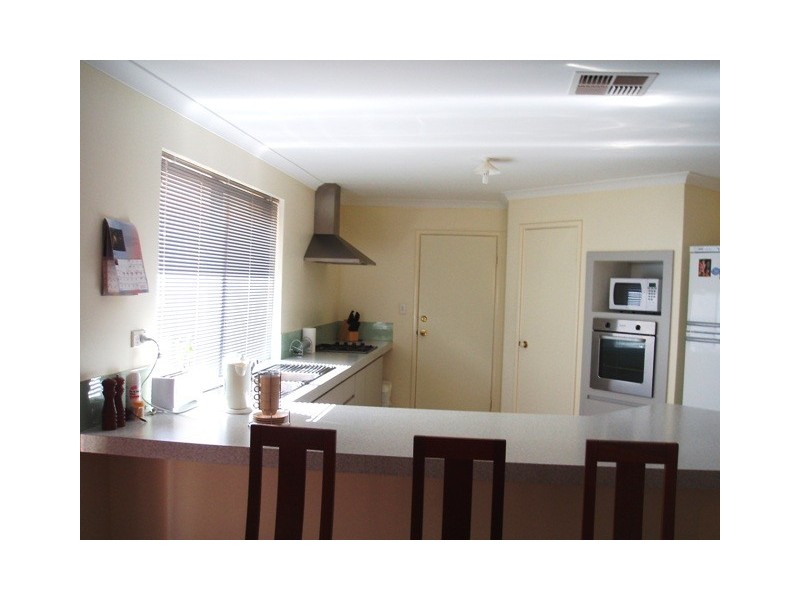 11 Kirkcaldy Terrace, Hocking WA 6065