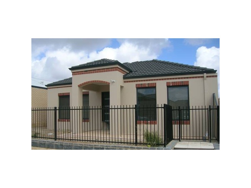 8 Pardalote Way, Tapping WA 6065