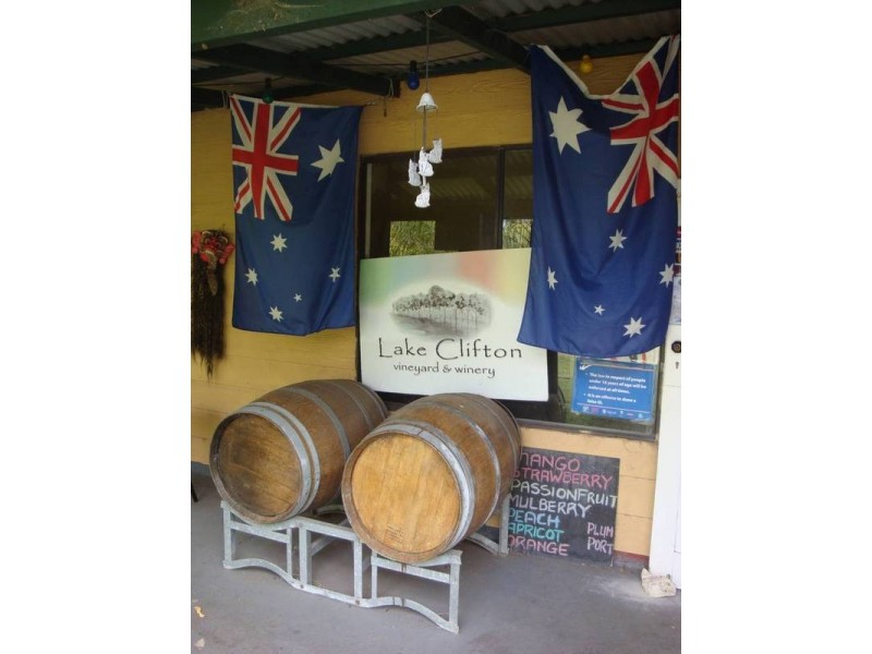 286 Newnham Road, Lake Clifton WA 6215