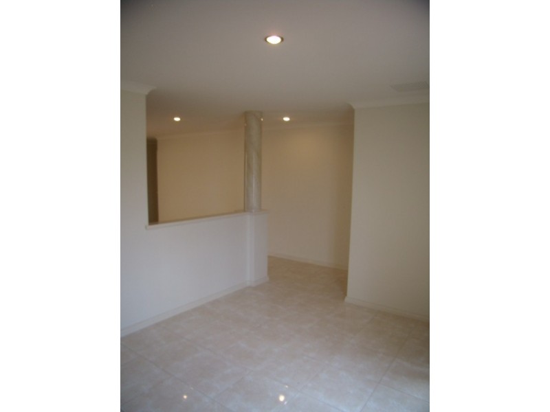 4/1 Havenvale Crescent, Dianella WA 6059