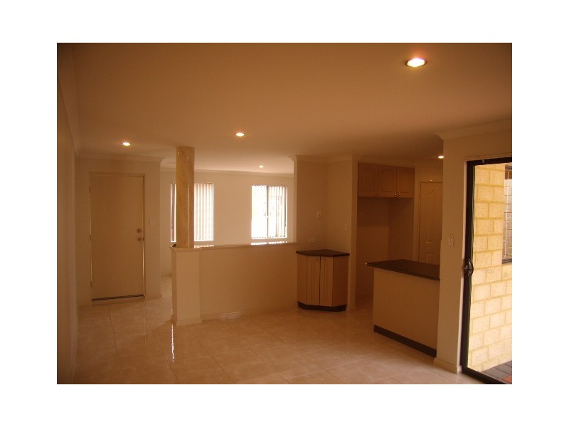 4/1 Havenvale Crescent, Dianella WA 6059