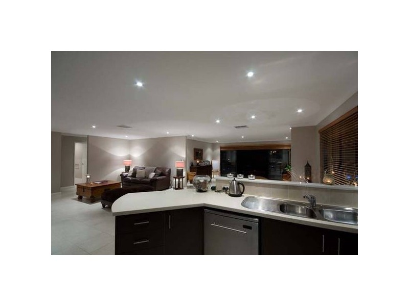 12 Grasmere Fairway, Tapping WA 6065