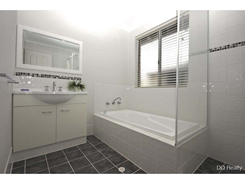 16 Alvarez Parkway, Tapping WA 6065