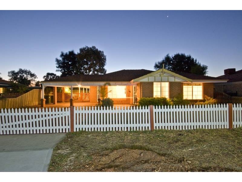 14 Winchester Place, Ballajura WA 6066