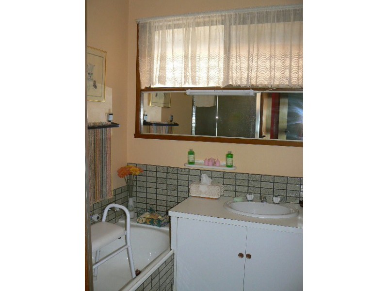 16 Hillview Avenue, Moama NSW 2731