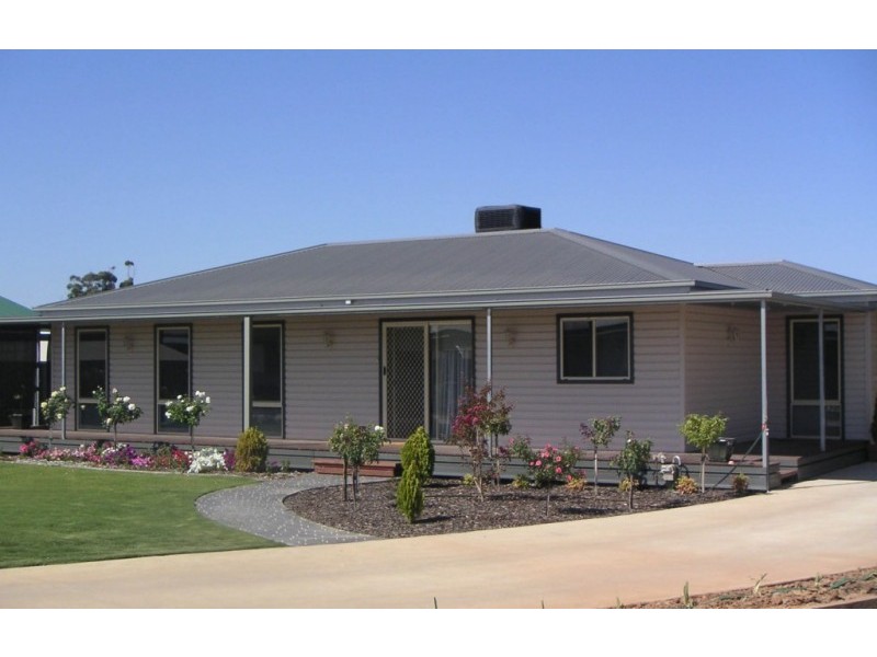 1 Cobb Highway, Echuca VIC 3564